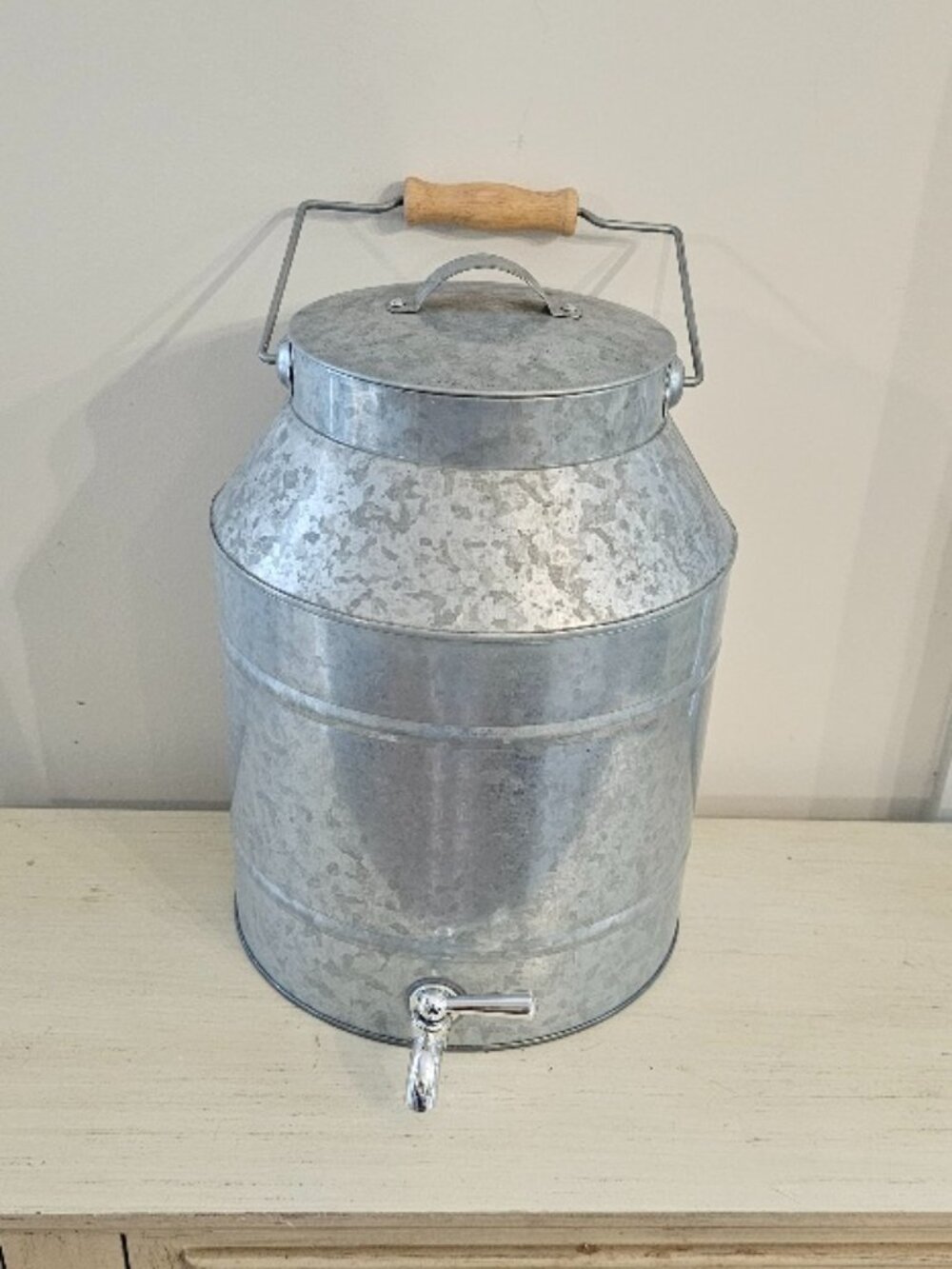 NWOT BHG 2.5 Gallon Galvanized Metal Steel Water Beverage Dispenser Farm Country